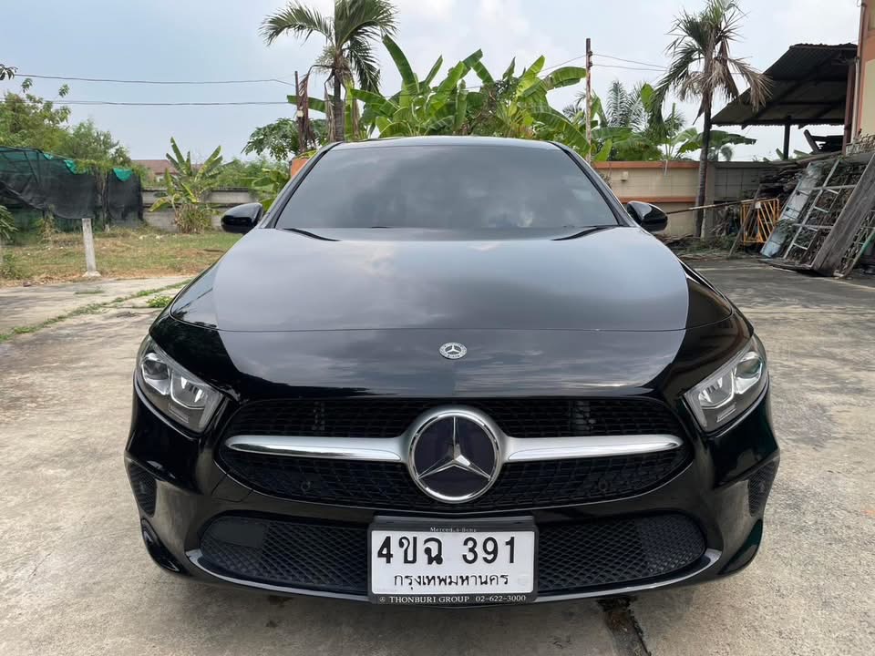 Mercedes Benz A200 สีขาว