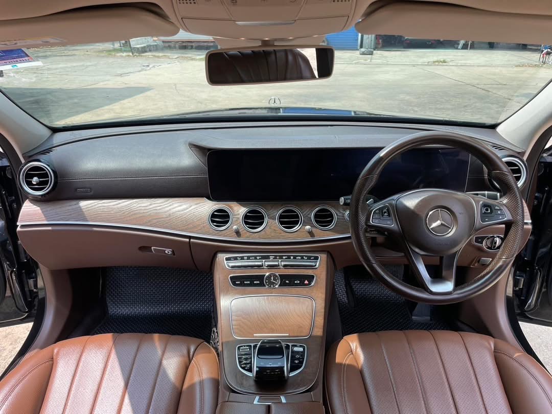 Mercedes-Benz E350e ภายใน