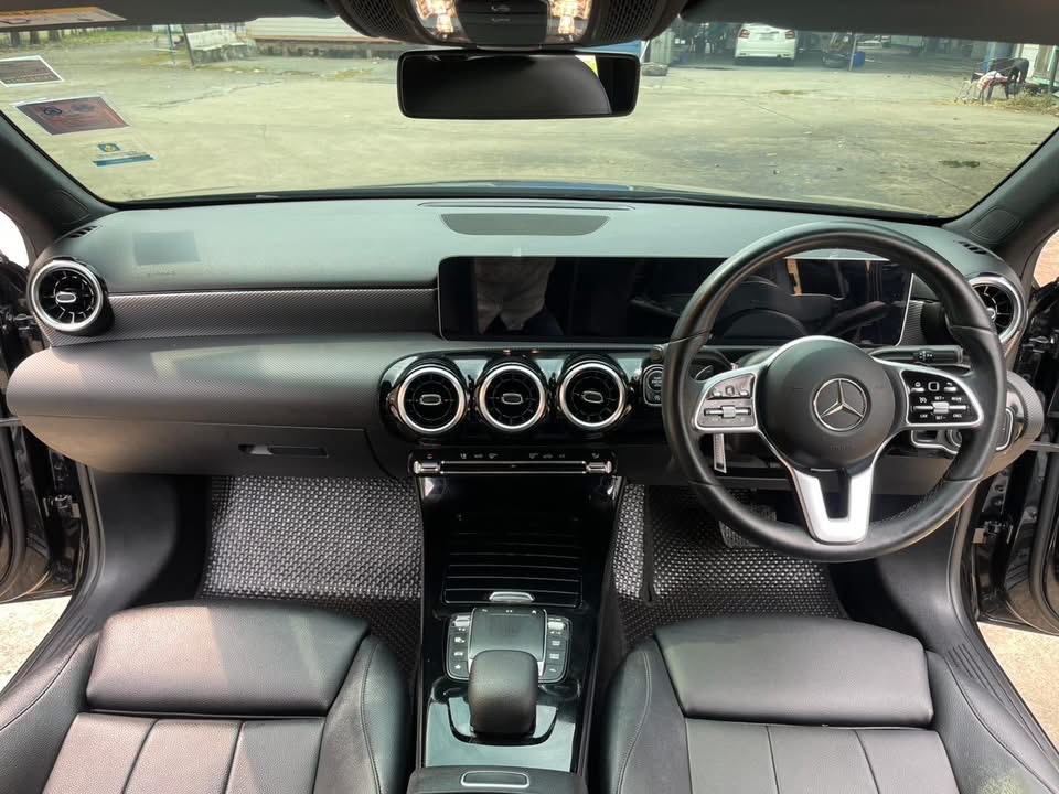 Mercedes-Benz A200 ภายใน