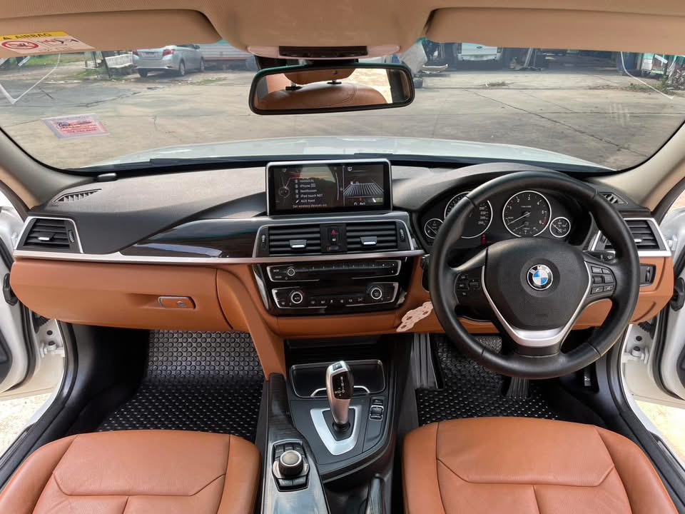 BMW 320d ภายใน