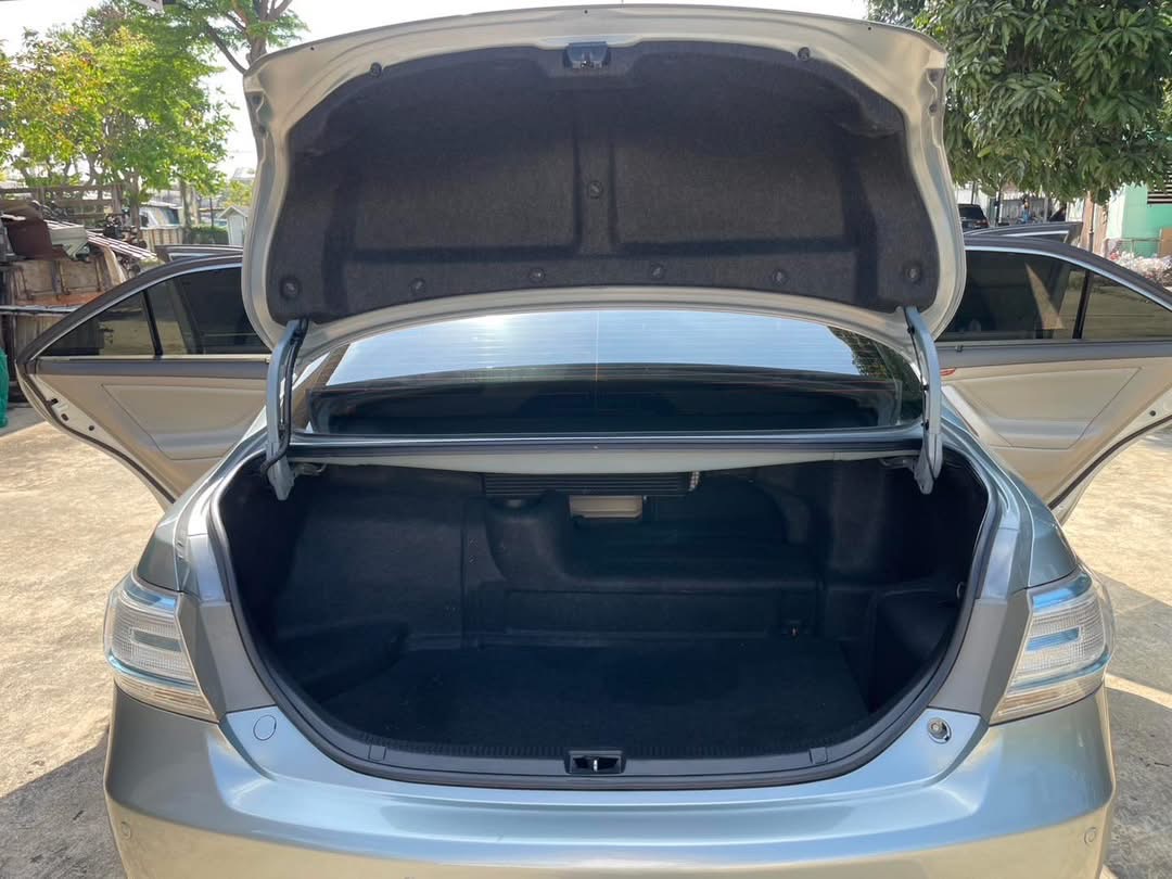 Toyota CAMRY 2.4 Hybrid ด้านหลัง